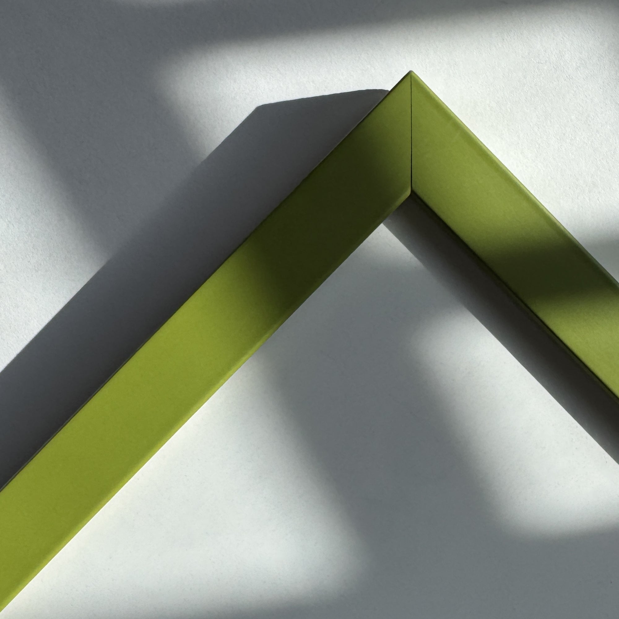 Olivgrüner matter Holzrahmen - Schmal (15 mm) - A2 (42x59,4 cm)