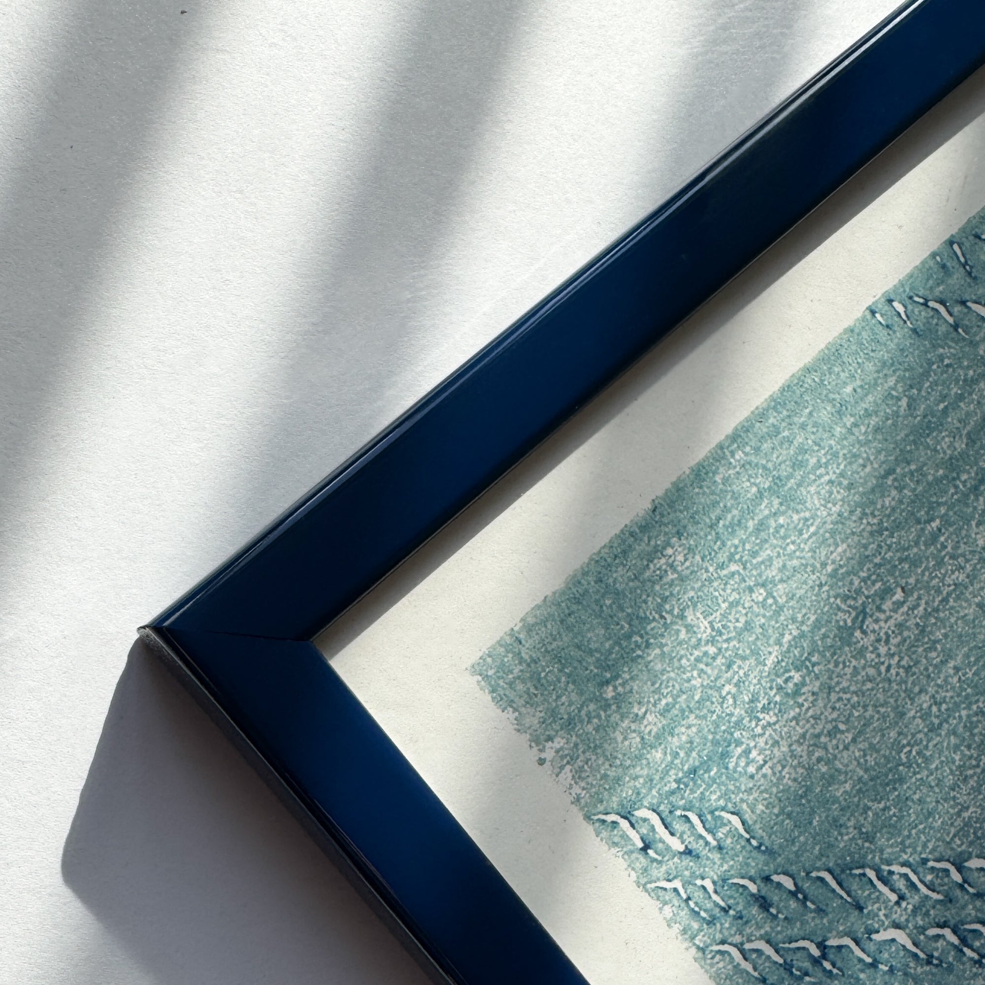 Dunkelblauer glänzender Holzrahmen - Schmal (13 mm) - A3 (30×42 cm)