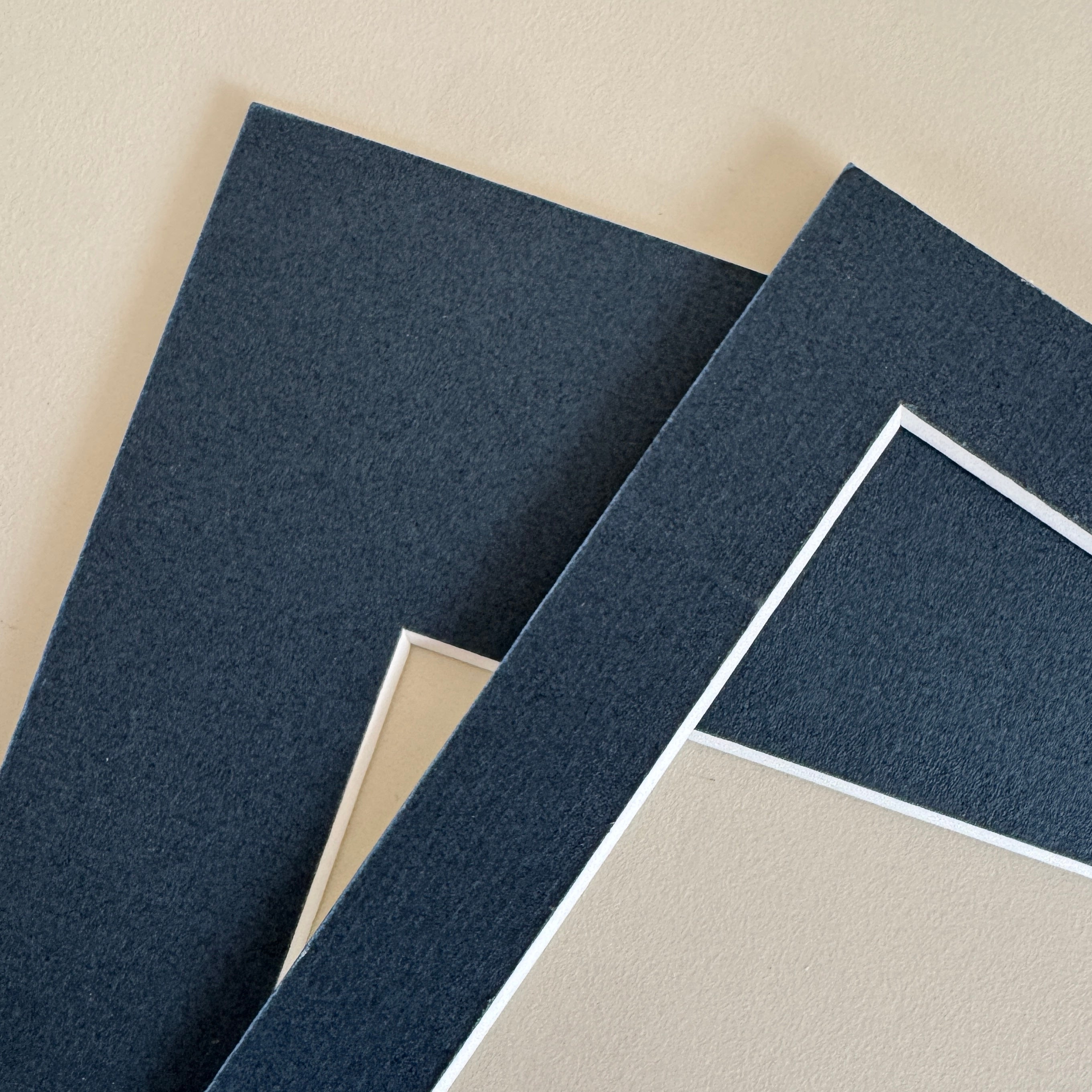 Dunkelblaues Passepartout