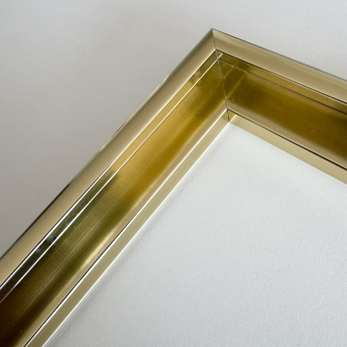 Aluminiumrahmen Gold nach Maß - Schmal (6 mm)