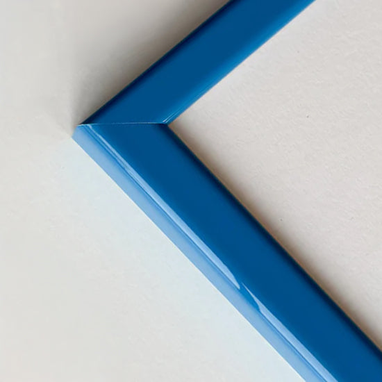 Blauer glänzender Holzrahmen nach Maß - Schmal (13 mm)