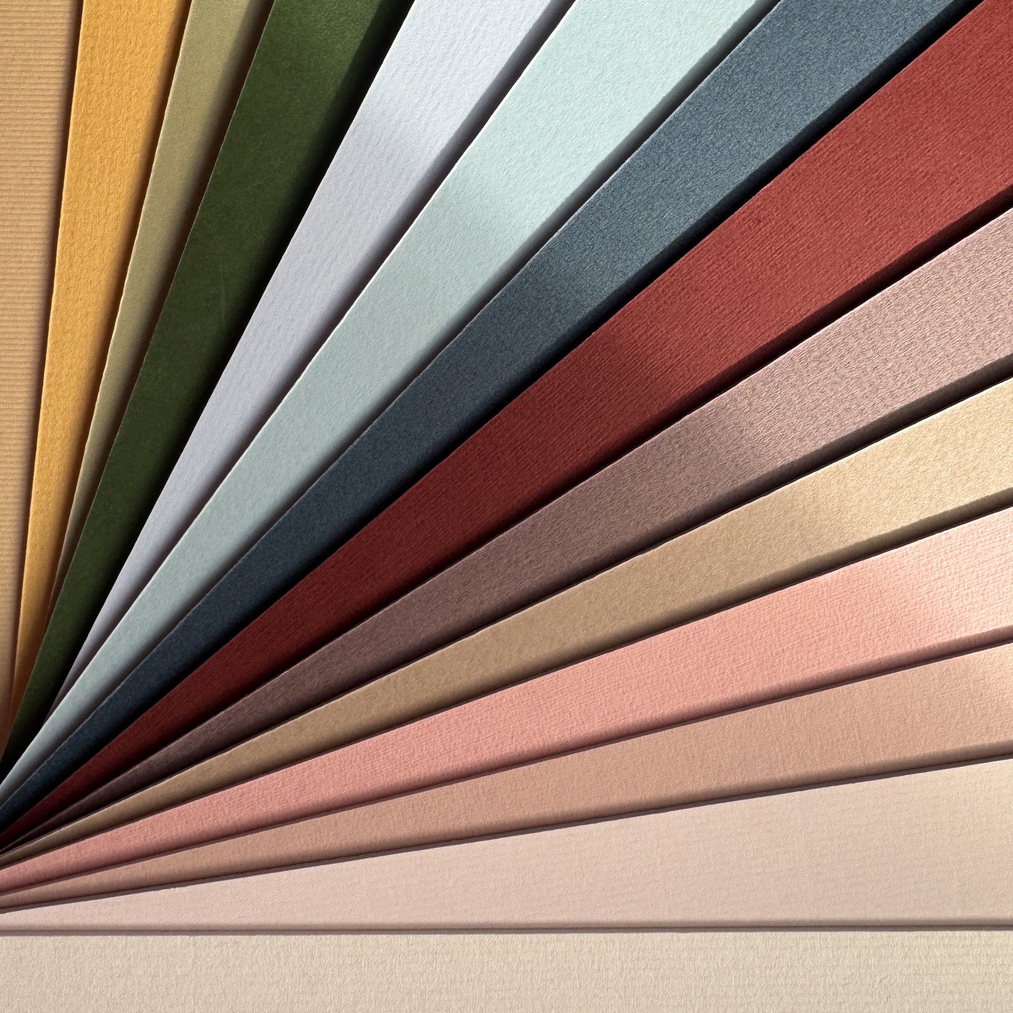 Schwarzer Aluminiumrahmen - Schmal (9 mm)