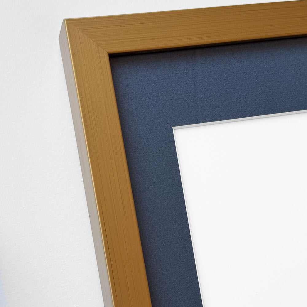 Dunkelgoldener Holzrahmen nach Maß - Breit (20 mm)