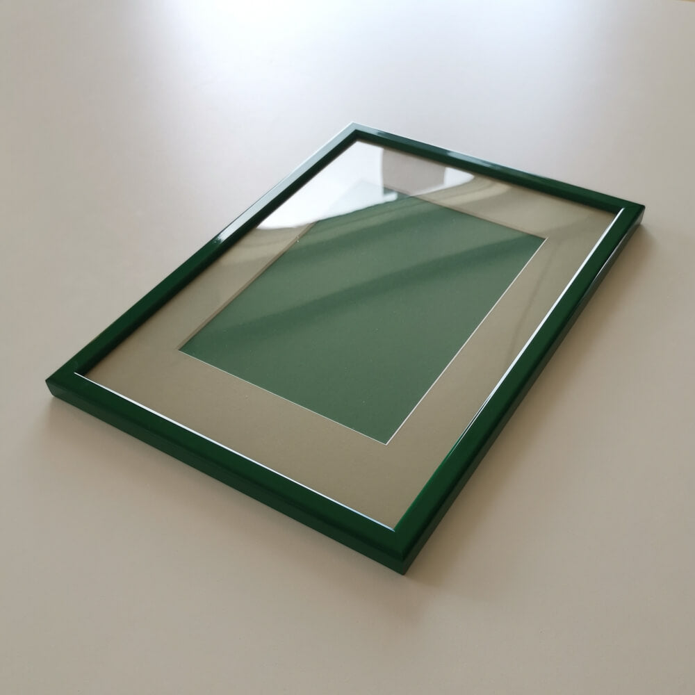 Grüner glänzender Holzrahmen nach maß - Schmal (13 mm)