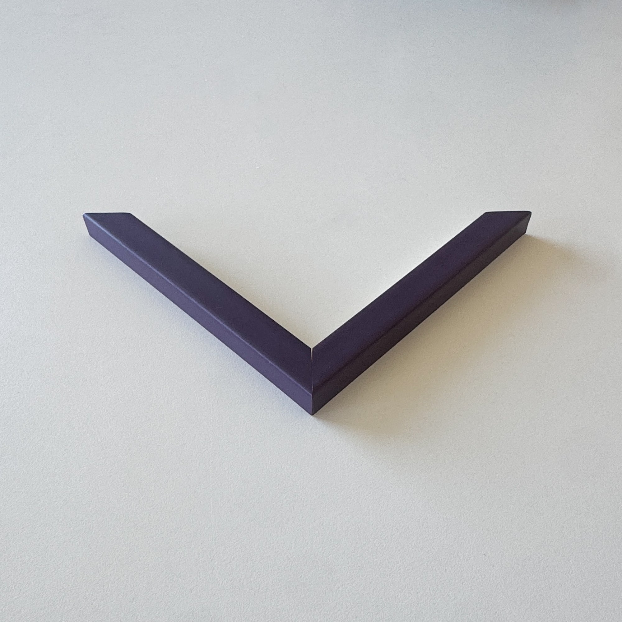 Musterecke: Lila matter Holzrahmen - Schmal (15x13 mm)