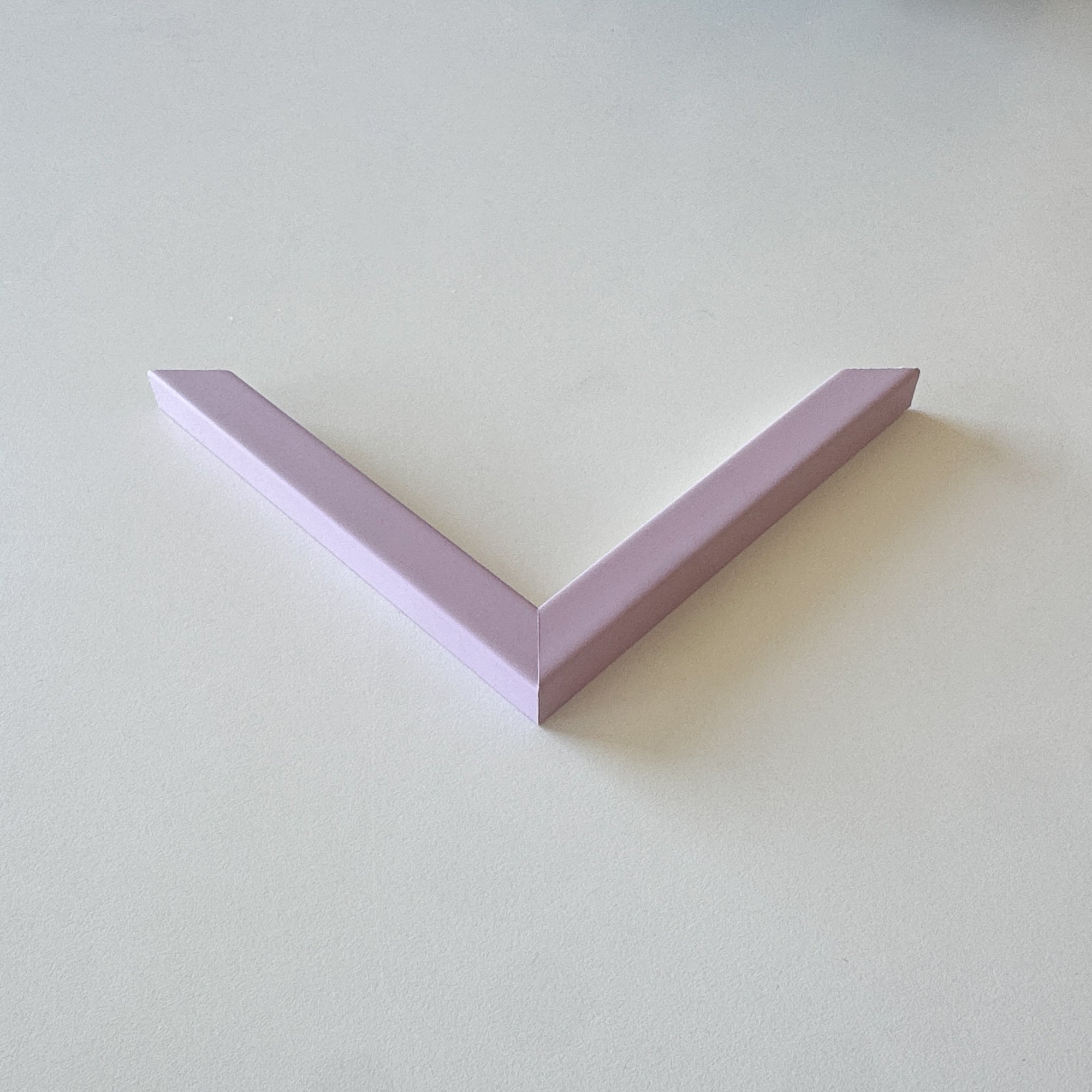 Musterecke: Rosafarbener matter Holzrahmen – Schmal (15x13 mm)