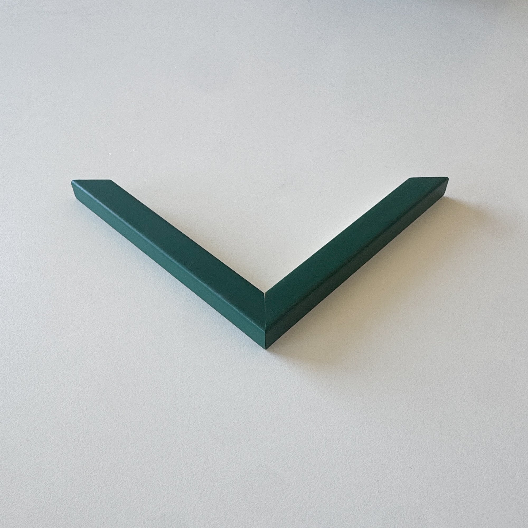 Eckmuster: Dunkelgrüner matter Holzrahmen – Schmal (15x13 mm)
