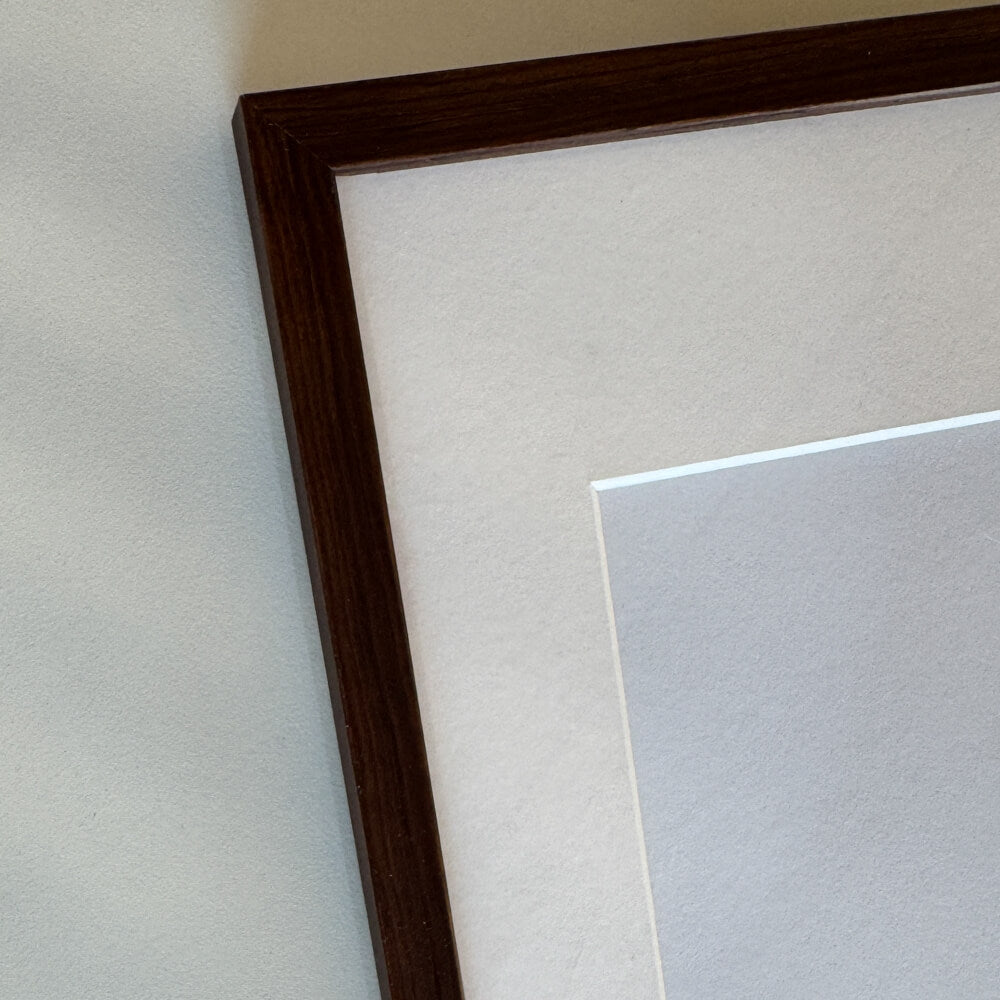 Mørk træramme – Smal (10 mm) – 18x24 cm-PlakatKunst