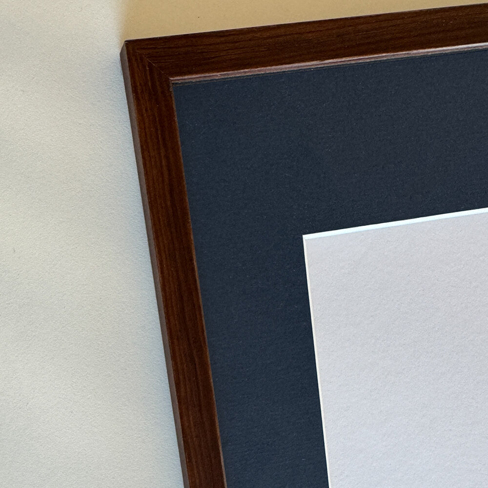 Mørk træramme – Smal (10 mm) – 18x24 cm-PlakatKunst