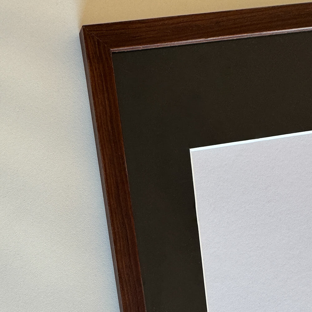 Mørk træramme – Smal (10 mm) – 18x24 cm-PlakatKunst