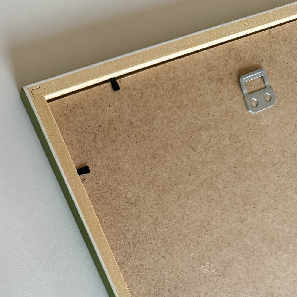 Olivgrüner matter Holzrahmen - Schmal (15 mm) - A2 (42x59,4 cm)