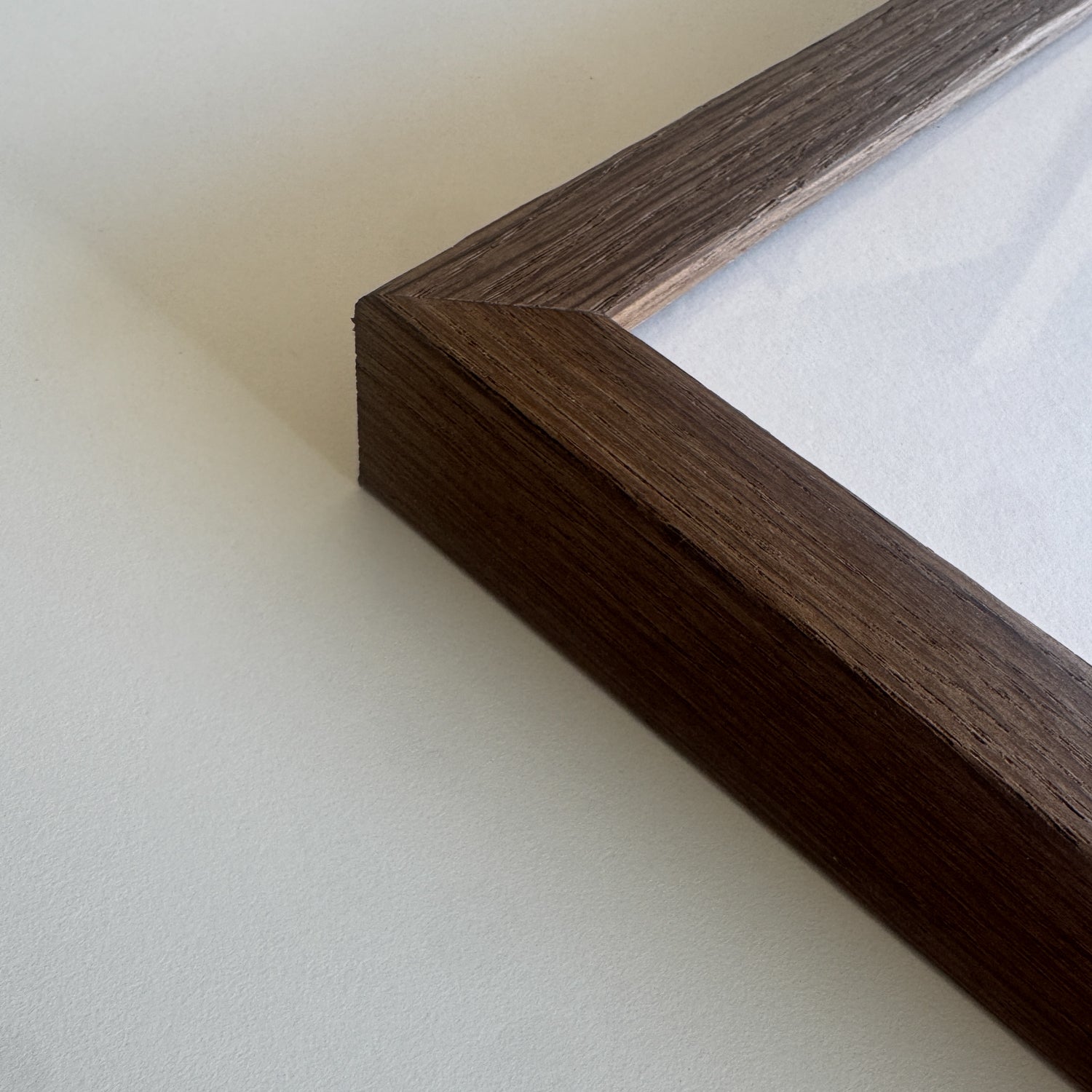Rahmenprobe: Bilderrahmen aus geräuchertem Eichenfurnier – Breit (20×30 mm)