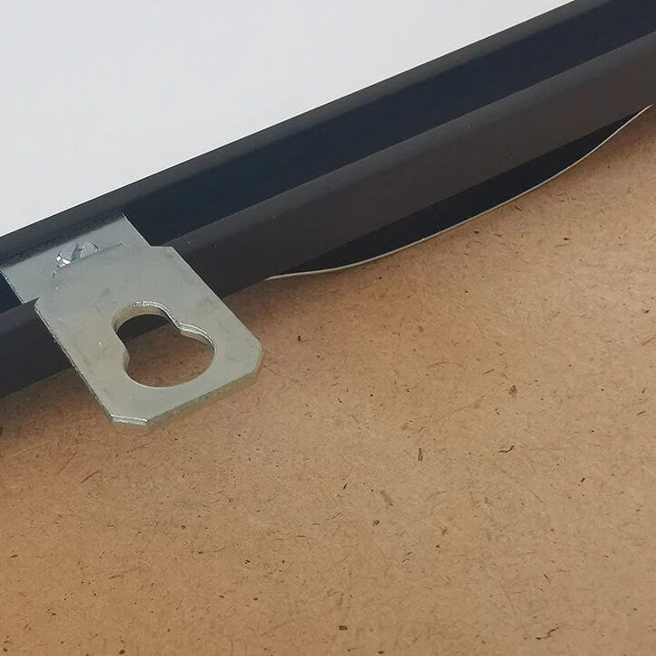 Schwarzer Premium Aluminiumrahmen nach Maß - Schmal (6 mm)