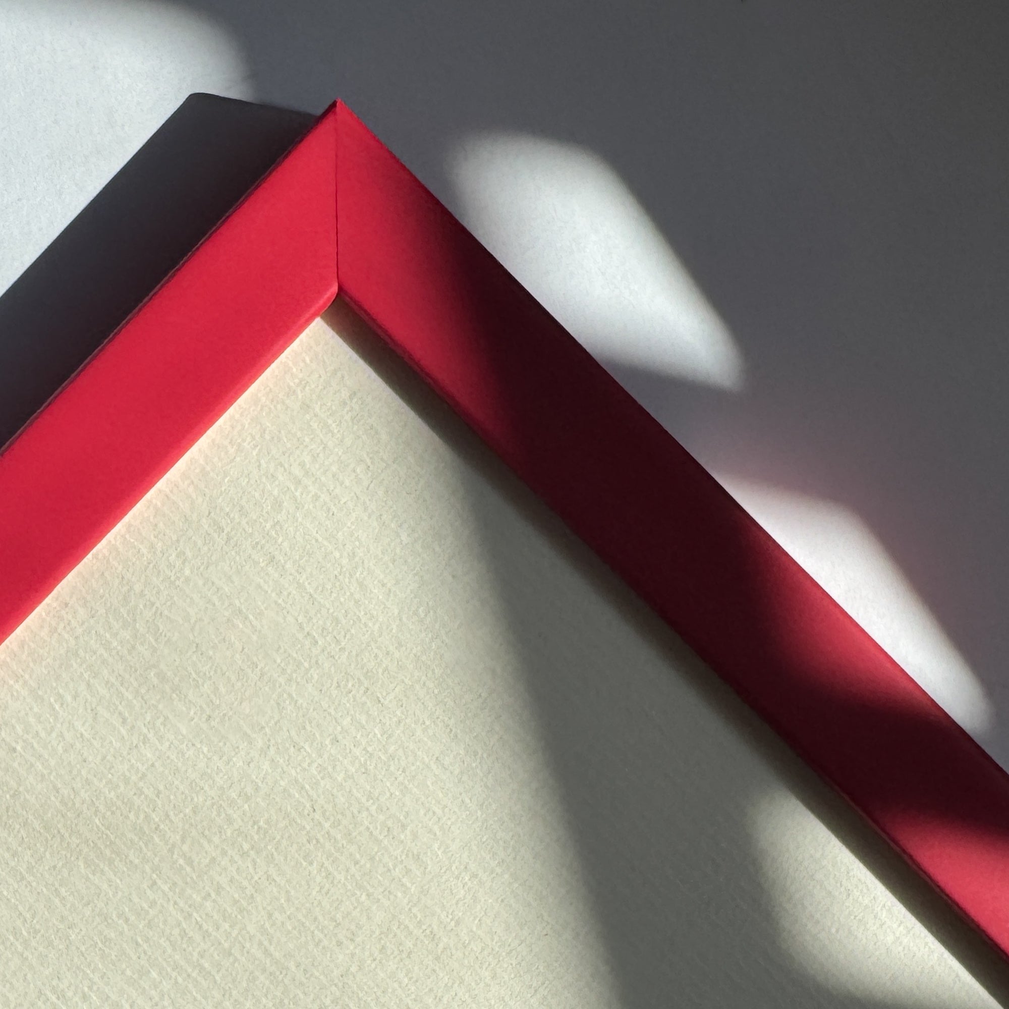 Dunkelroter matter Holzrahmen - Schmal (15 mm)