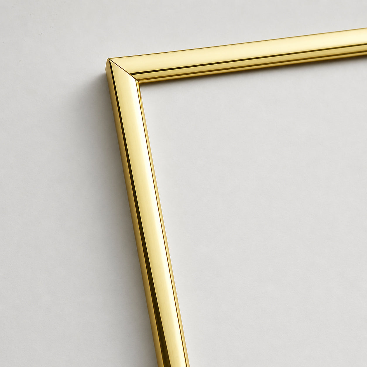 Goldfarbener Premium-Aluminiumrahmen – Schmal (6 mm)