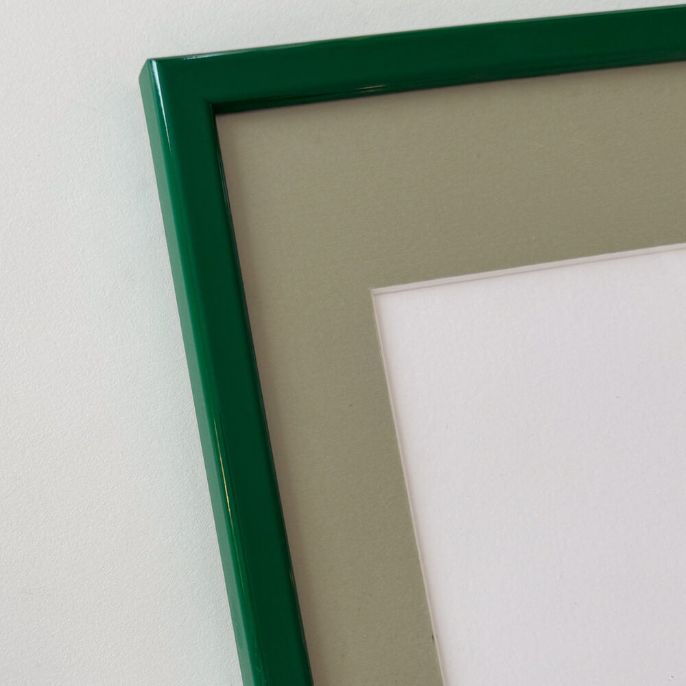 Grün glänzender Holzrahmen – schmal (14 mm) – 50 x 70 cm