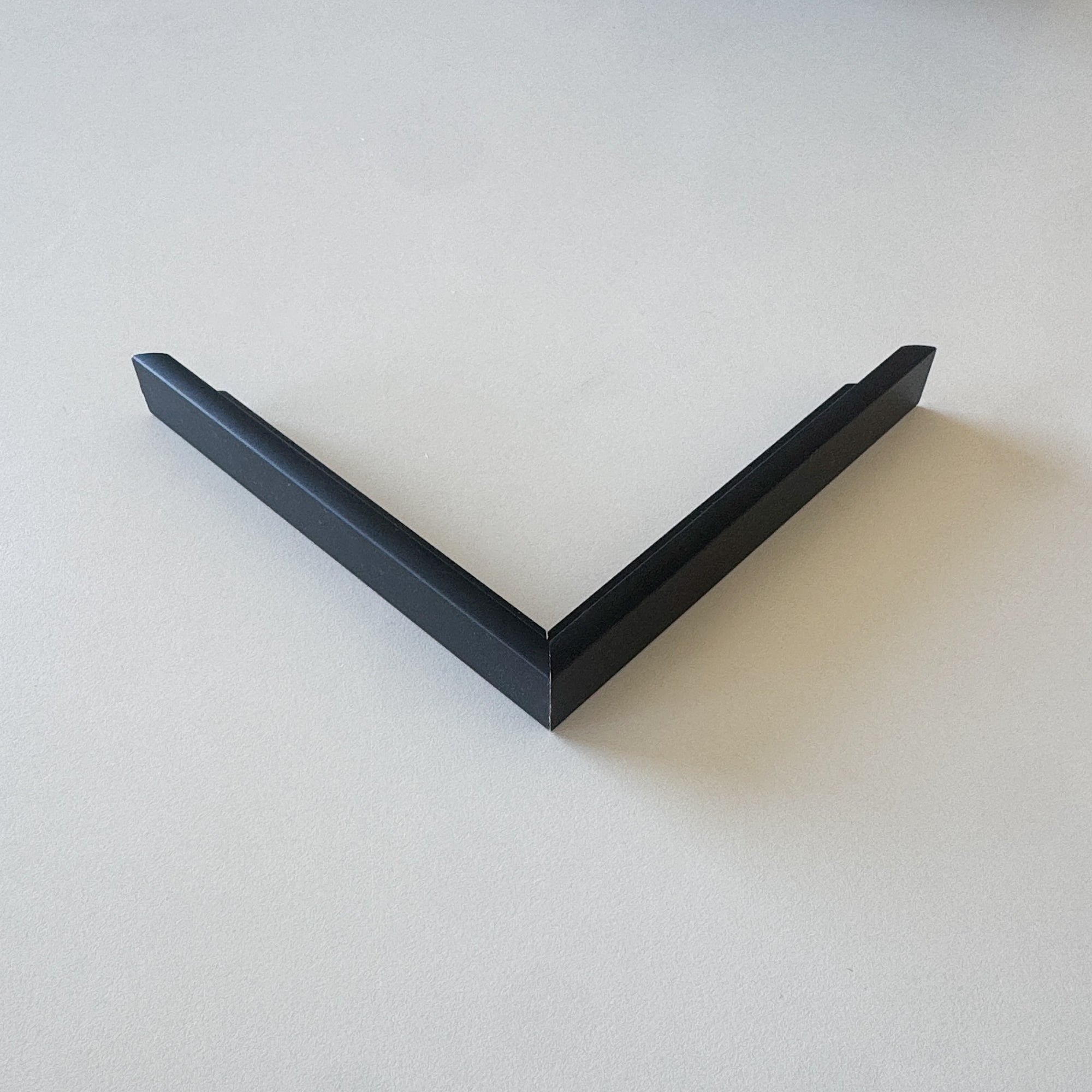 Eckmuster: Schwarzer Premium-Aluminiumrahmen – Schmal (6 mm)