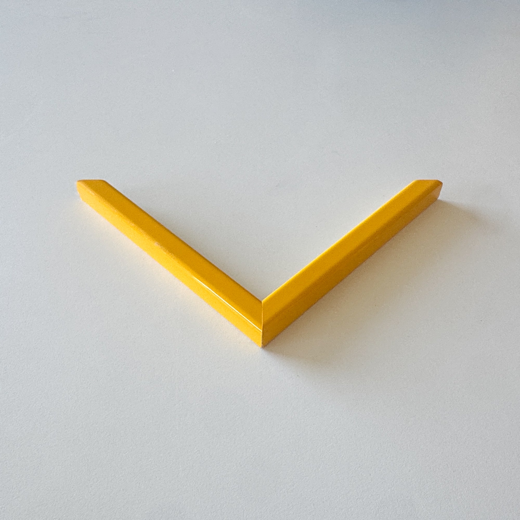 Eckmuster: Goldglänzender Holzrahmen – schmal (13x13 mm)