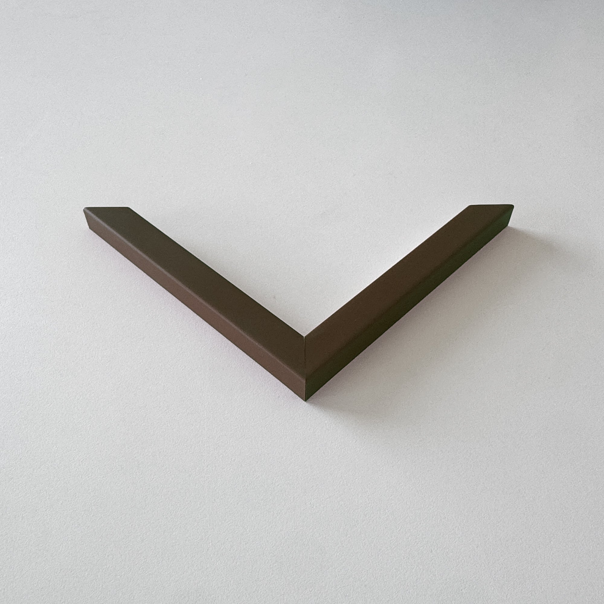 Eckprobe: Brauner, matter Holzrahmen - Schmal (15x13 mm)