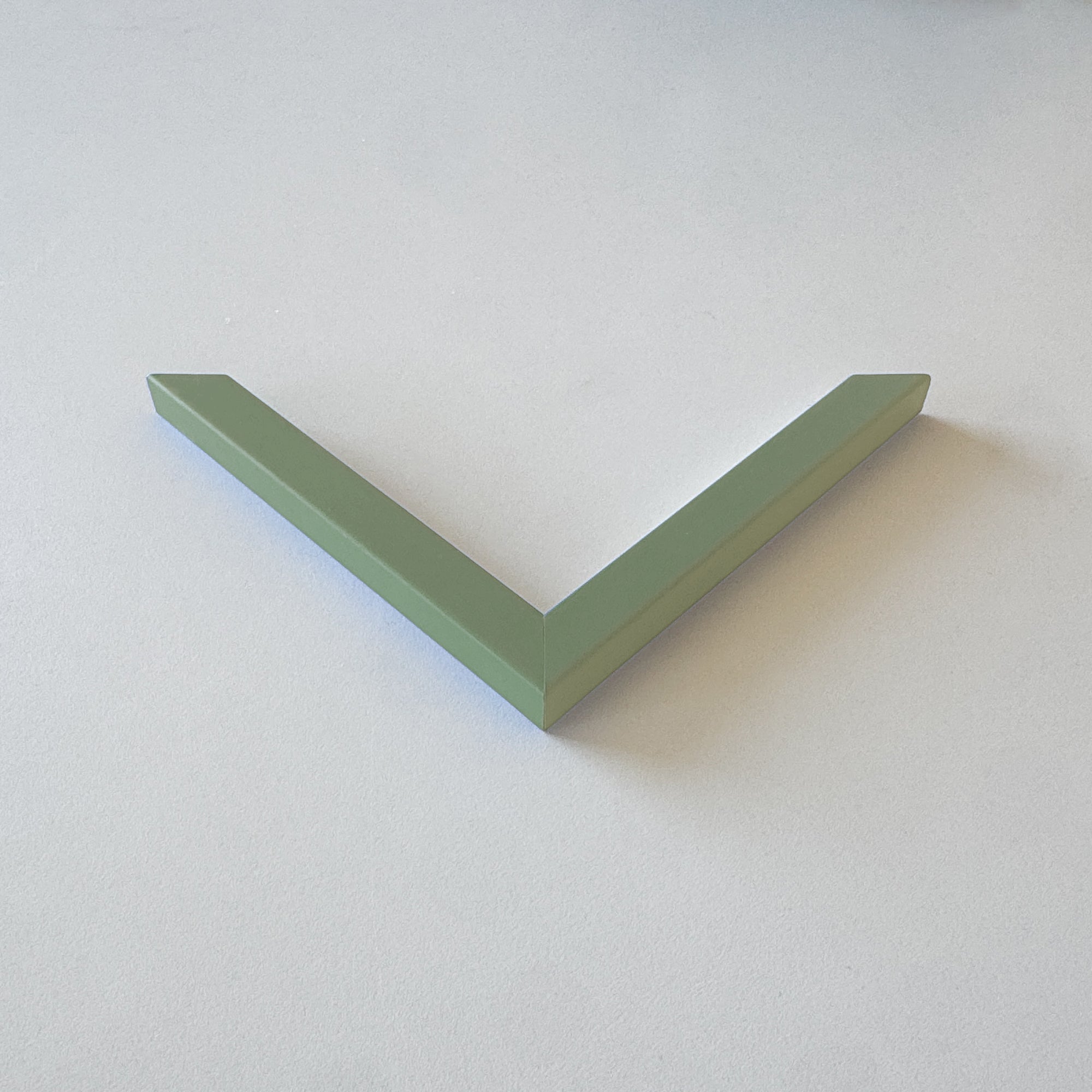 Eckmuster: Olivgrüner matter Holzrahmen – Schmal (15x13 mm)