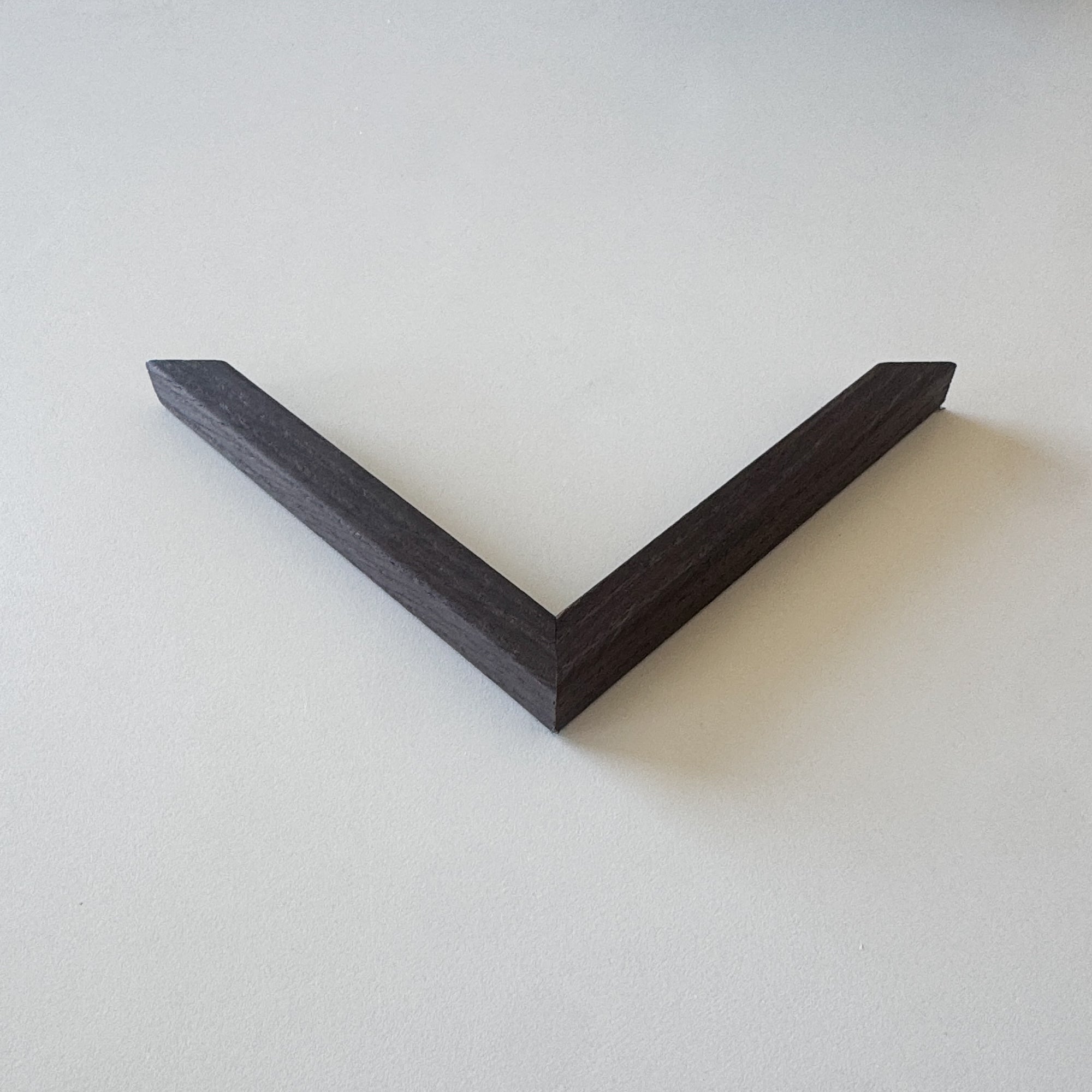 Rahmenprobe: Bilderrahmen aus geräuchertem Eichenfurnier - Schmal (15×15 mm)