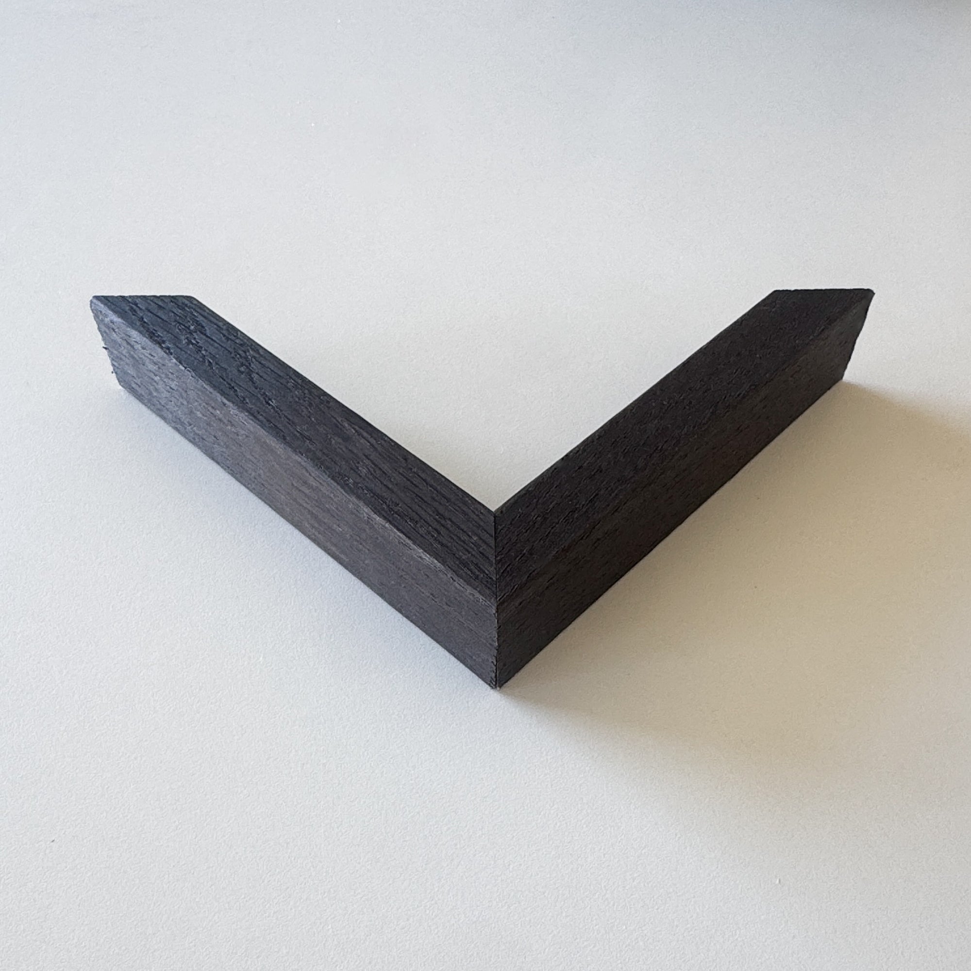 Rahmenprobe: Bilderrahmen aus geräuchertem Eichenfurnier - Schmal (20×20 mm)