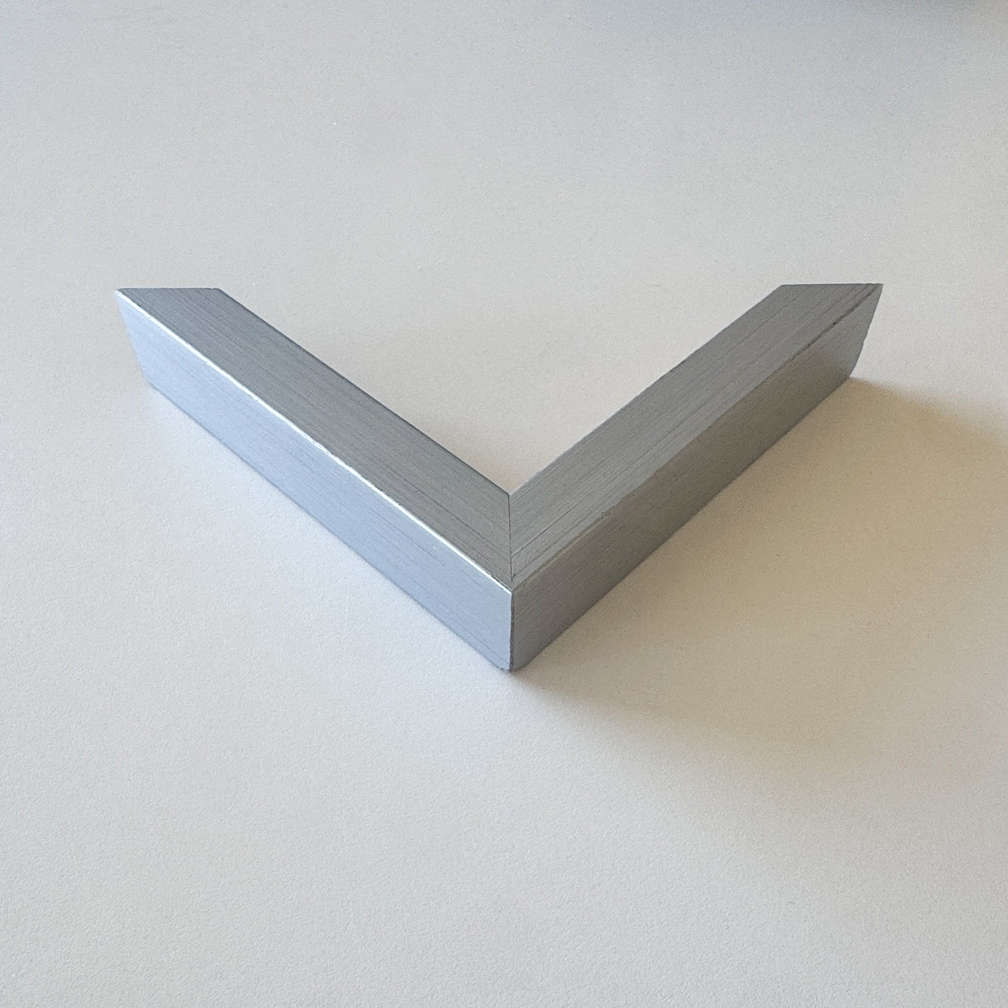 Musterecke: Silberner Holzrahmen – Breit (20x30 mm)