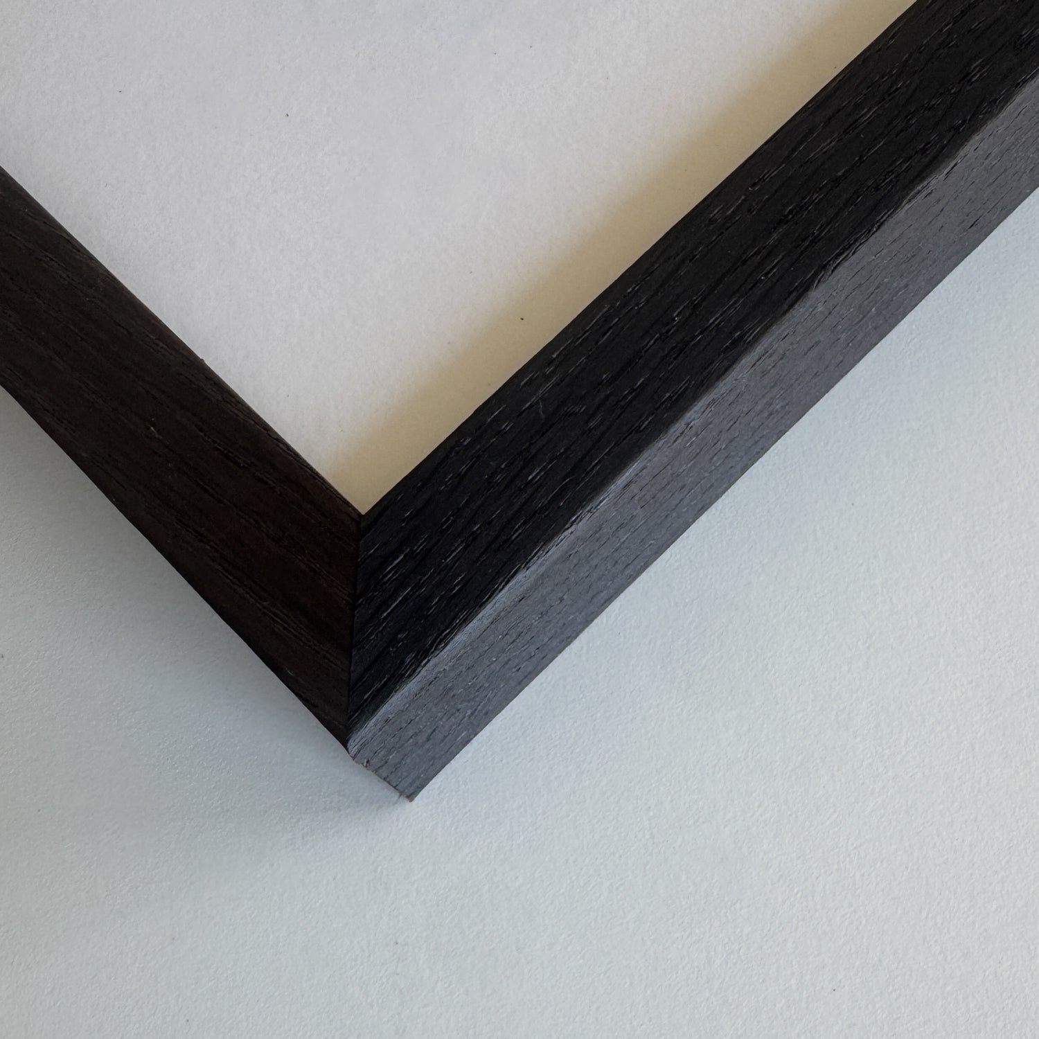 Rahmenprobe: Bilderrahmen aus geräuchertem Eichenfurnier - Schmal (20×20 mm)
