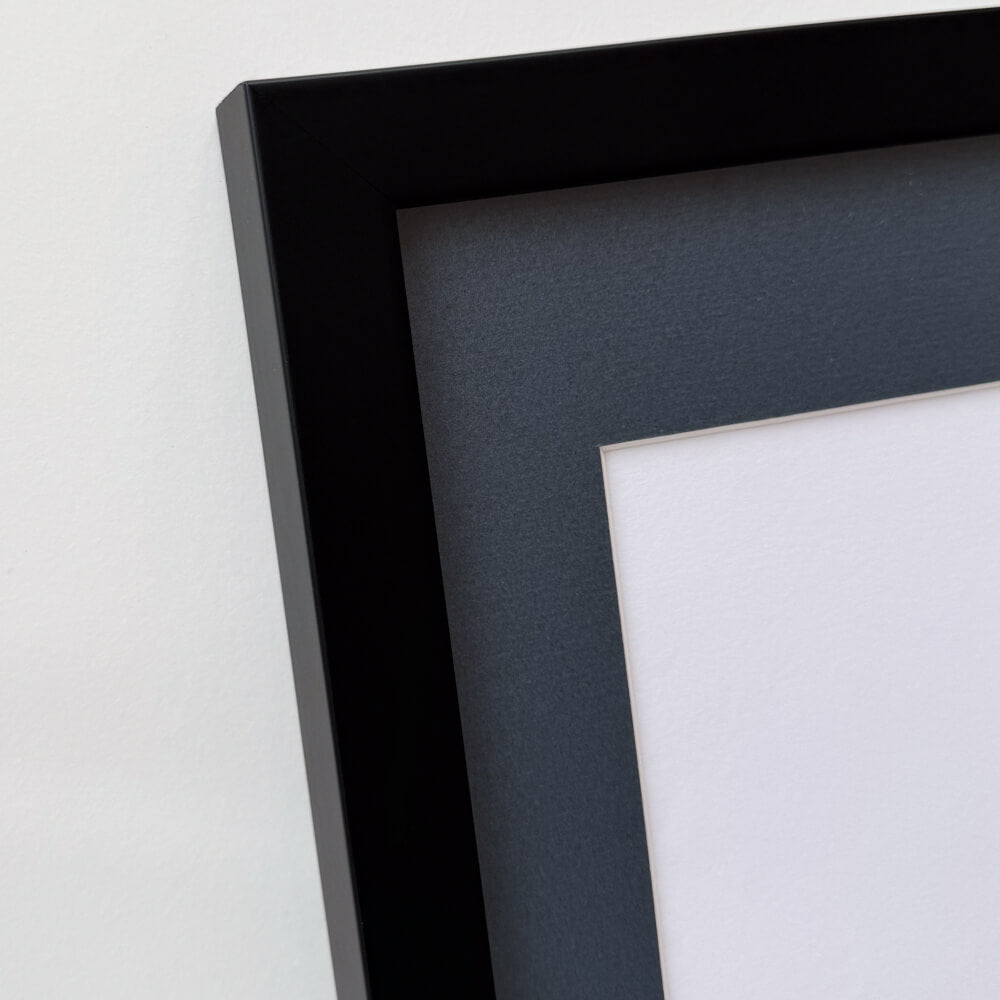 Schwarzer Bilderrahmen aus Holz - Breit (20 mm) - 70×70 cm