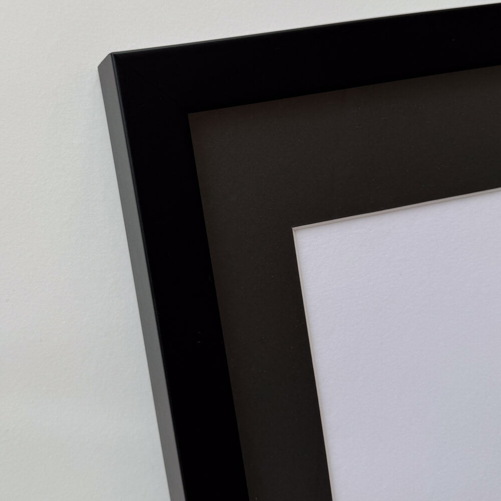 Schwarzer Bilderrahmen aus Holz - Breit (20 mm) - 60×60 cm