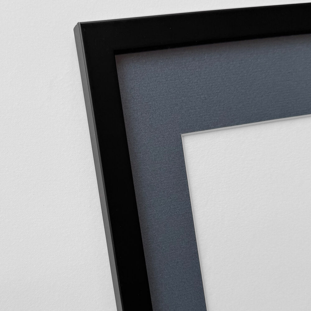 Schwarzer Bilderrahmen aus Holz - Schmal (15 mm) - 50×50 cm